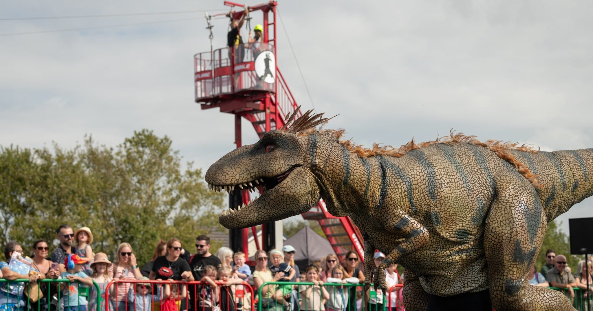 broadlands-fun-day-t-rex-show Animatronic T-Rex performing at the Broadlands Fun Day